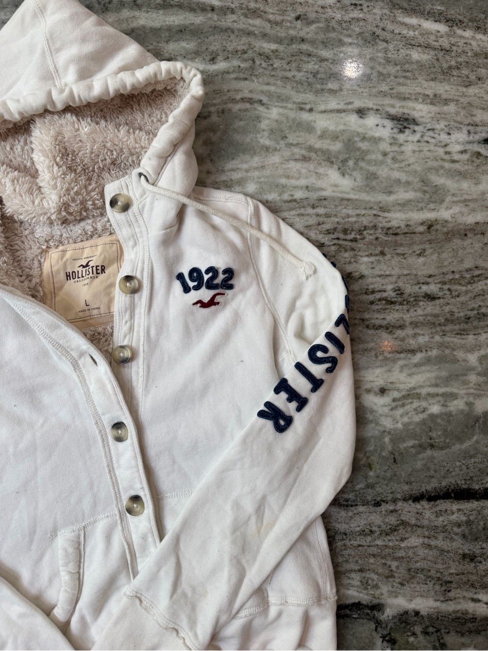 Y2K 2000s Vibe Hollister White Sherpa-Lined Hoodie with Navy Accents - Picture 3 of 6